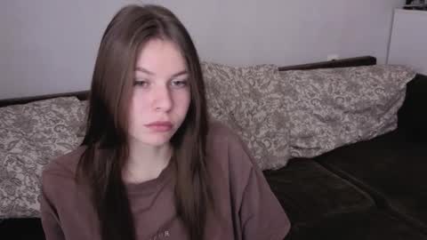 Snapshot of let_me_seee chatting on 5, 11, 2025 Fiona online show from 5, 11, 2025