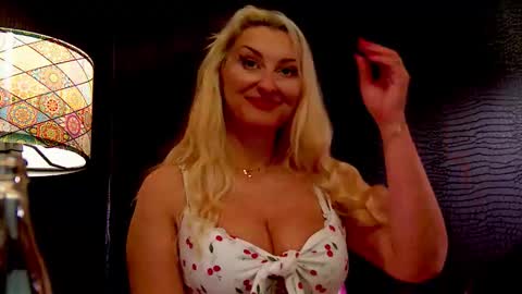 Snapshot of leticiareys chatting on 18, 12, 2025 leticiareys online show from 18, 12, 2025