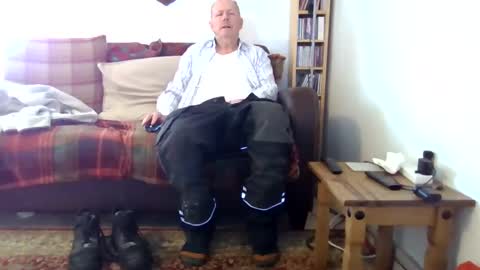 Snapshot of letmestrip chatting on 13, 9, 2025 paul online show from 13, 9, 2025