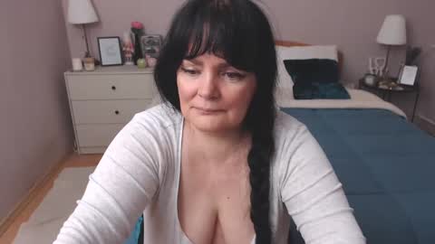 Snapshot of leveme2night chatting on 4, 1, 2025 Mary online show from 4, 1, 2025