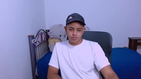 Snapshot of levii_7 chatting on 15, 10, 2025 0600AM-1200PM - online show from 15, 10, 2025