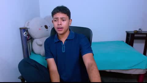 Snapshot of levii_7 chatting on 23, 10, 2025 0600AM-1200PM - online show from 23, 10, 2025