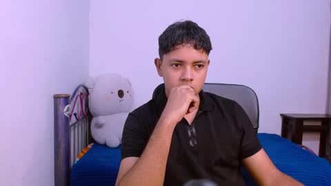 Snapshot of levii_7 chatting on 17, 11, 2025 0600AM-1200PM - online show from 17, 11, 2025