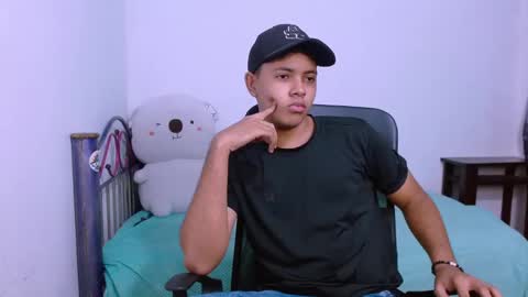 Snapshot of levii_7 chatting on 18, 11, 2025 0600AM-1200PM - online show from 18, 11, 2025