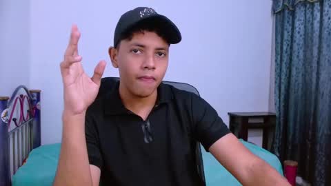 Snapshot of levii_7 chatting on 19, 11, 2025 0600AM-1200PM - online show from 19, 11, 2025