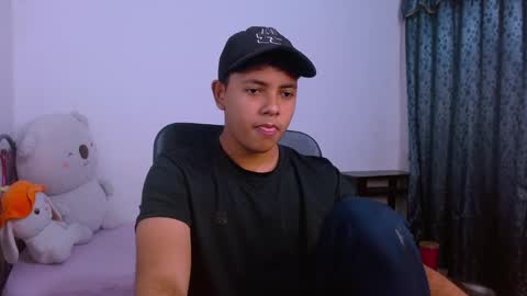 Snapshot of levii_7 chatting on 27, 11, 2025 0600AM-1200PM - online show from 27, 11, 2025