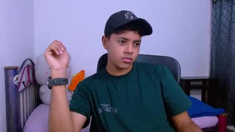 Snapshot of levii_7 chatting on 30, 11, 2025 0600AM-1200PM - online show from 30, 11, 2025