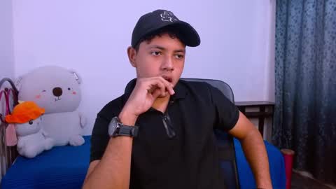 Snapshot of levii_7 chatting on 30, 11, 2025 0600AM-1200PM - online show from 30, 11, 2025