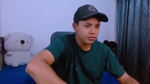 Snapshot of levii_7 chatting on 2, 12, 2025 0600AM-1200PM - online show from 2, 12, 2025