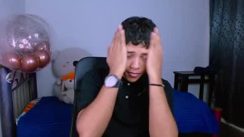 Snapshot of levii_7 chatting on 15, 12, 2025 0600AM-1200PM - online show from 15, 12, 2025