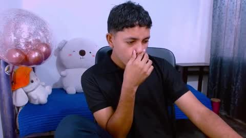 Snapshot of levii_7 chatting on 16, 12, 2025 0600AM-1200PM - online show from 16, 12, 2025