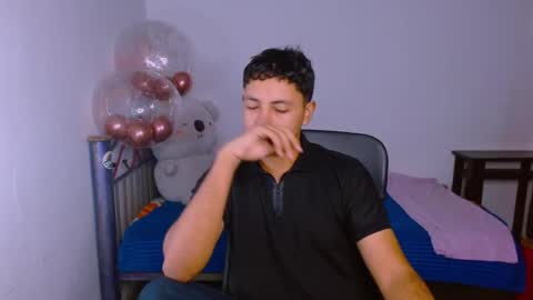 Snapshot of levii_7 chatting on 18, 12, 2025 0600AM-1200PM - online show from 18, 12, 2025