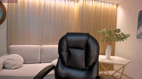 Lexie  online show from 25, 3, 2026