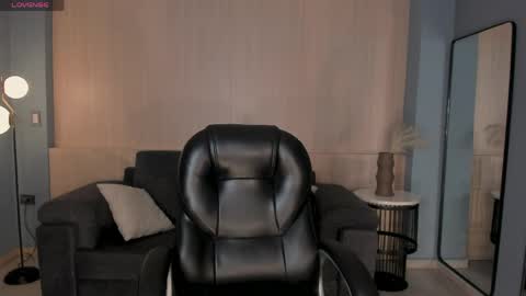 Lexie  online show from 15, 4, 2026