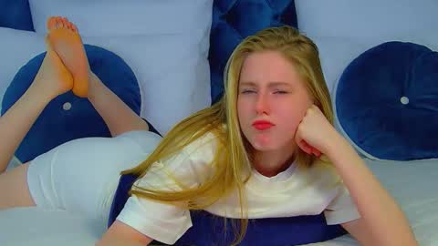 Snapshot of lexireadway chatting on 3, 10, 2025 Lexi online show from 3, 10, 2025