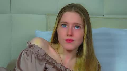 Snapshot of lexireadway chatting on 12, 11, 2025 Lexi online show from 12, 11, 2025