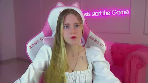 Snapshot of lexireadway chatting on 18, 11, 2025 Lexi online show from 18, 11, 2025