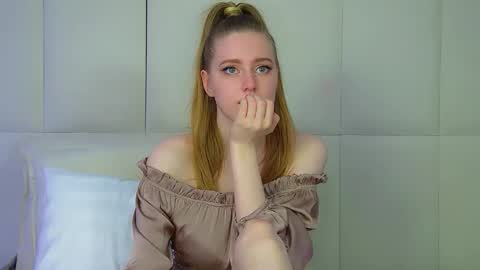 Snapshot of lexireadway chatting on 21, 11, 2025 Lexi online show from 21, 11, 2025