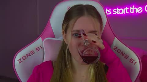 Snapshot of lexireadway chatting on 22, 11, 2025 Lexi online show from 22, 11, 2025