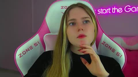 Snapshot of lexireadway chatting on 25, 11, 2025 Lexi online show from 25, 11, 2025