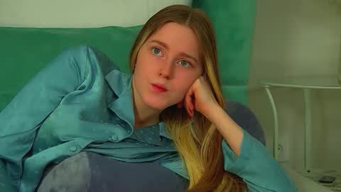 Snapshot of lexireadway chatting on 26, 11, 2025 Lexi online show from 26, 11, 2025