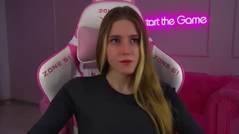 Snapshot of lexireadway chatting on 28, 11, 2025 Lexi online show from 28, 11, 2025