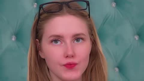 Snapshot of lexireadway chatting on 4, 6, 2026 Lexi online show from 4, 6, 2026
