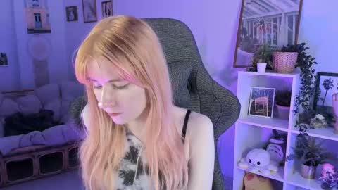 Snapshot of lexiwenford chatting on 4, 3, 2025 Lexi Wenford NO NUDE GODDESS online show from 4, 3, 2025