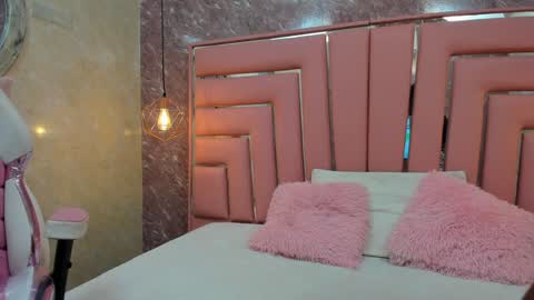 Snapshot of leyla_ebony chatting on 5, 1, 2025 Leyla online show from 5, 1, 2025