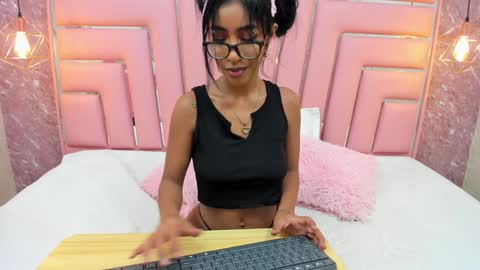 Snapshot of leyla_ebony chatting on 6, 1, 2025 Leyla online show from 6, 1, 2025