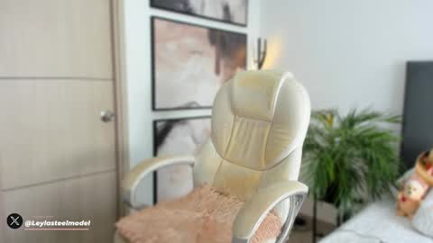 INSTA leylasteel model         online show from 19, 9, 2025