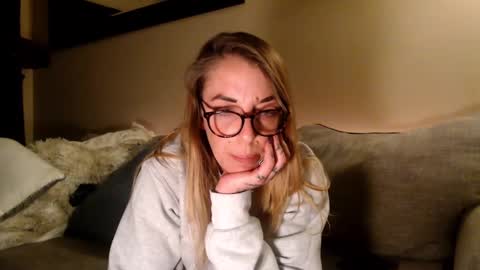 Hornystonerchick online show from 4, 12, 2024