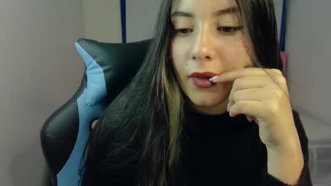 Lia  online show from 4, 3, 2025