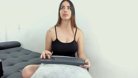 Snapshot of lia_and_felipe chatting on 13, 1, 2025 Lia y Felipe -- online show from 13, 1, 2025