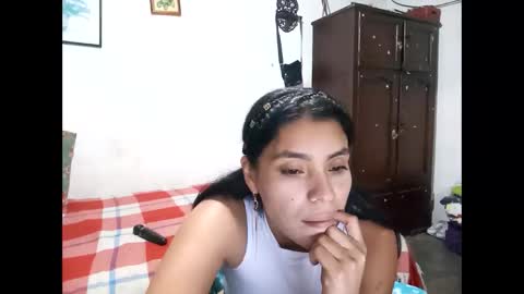 Snapshot of lia_hottie chatting on 4, 12, 2025 Lia online show from 4, 12, 2025