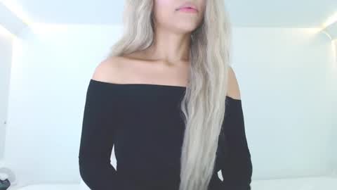 Lia Divina online show from 25, 11, 2025