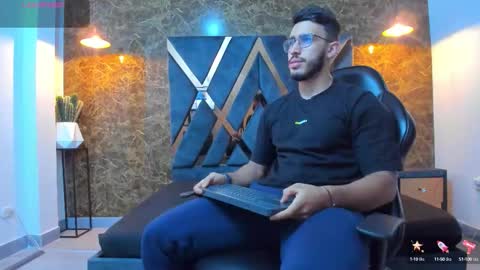 Snapshot of liam_kleiin chatting on 12, 9, 2025 LIAM KLEIN online show from 12, 9, 2025