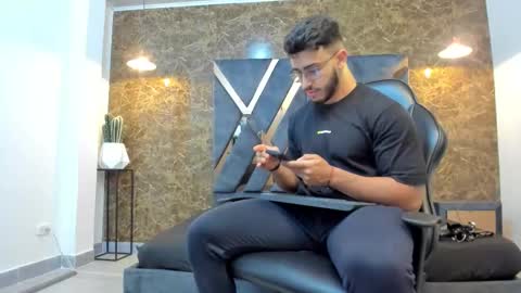 Snapshot of liam_kleiin chatting on 15, 9, 2025 LIAM KLEIN online show from 15, 9, 2025