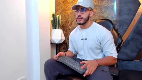 Snapshot of liam_kleiin chatting on 21, 9, 2025 LIAM KLEIN online show from 21, 9, 2025