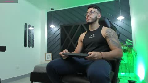 Snapshot of liam_kleiin chatting on 6, 10, 2025 LIAM KLEIN online show from 6, 10, 2025