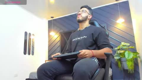 Snapshot of liam_kleiin chatting on 15, 10, 2025 LIAM KLEIN online show from 15, 10, 2025