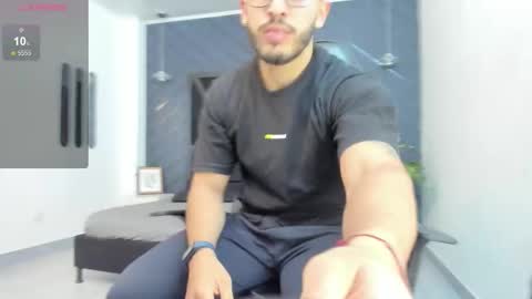 Snapshot of liam_kleiin chatting on 27, 10, 2025 LIAM KLEIN online show from 27, 10, 2025