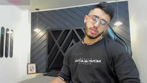 Snapshot of liam_kleiin chatting on 31, 10, 2025 LIAM KLEIN online show from 31, 10, 2025