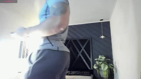 Snapshot of liam_kleiin chatting on 14, 11, 2025 LIAM KLEIN online show from 14, 11, 2025