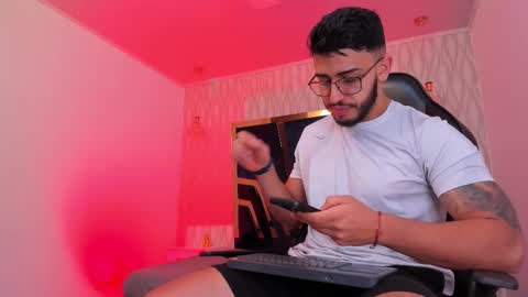 Snapshot of liam_kleiin chatting on 28, 11, 2025 LIAM KLEIN online show from 28, 11, 2025