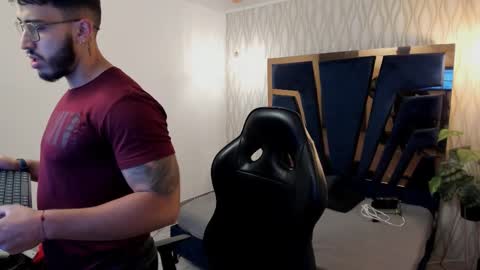 Snapshot of liam_kleiin chatting on 3, 12, 2025 LIAM KLEIN online show from 3, 12, 2025