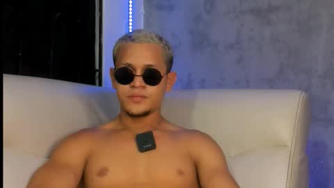 liam_knight online show from 2, 12, 2025