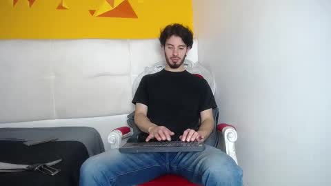 LiamLuxe online show from 18, 2, 2025