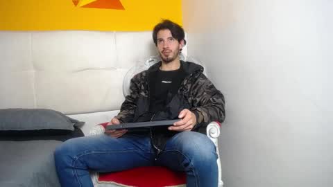 LiamLuxe online show from 28, 2, 2025