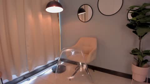 Snapshot of liapearce chatting on 4, 12, 2024 Lia online show from 4, 12, 2024